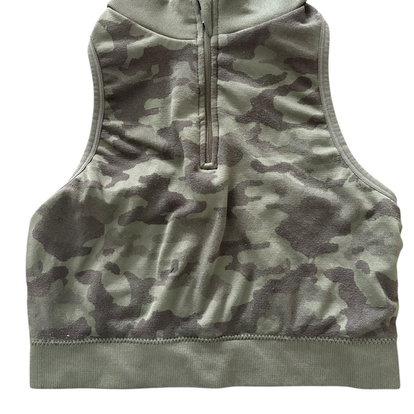 Mondetta Olive Textured Sleeveless Top - Picture 2 of 5